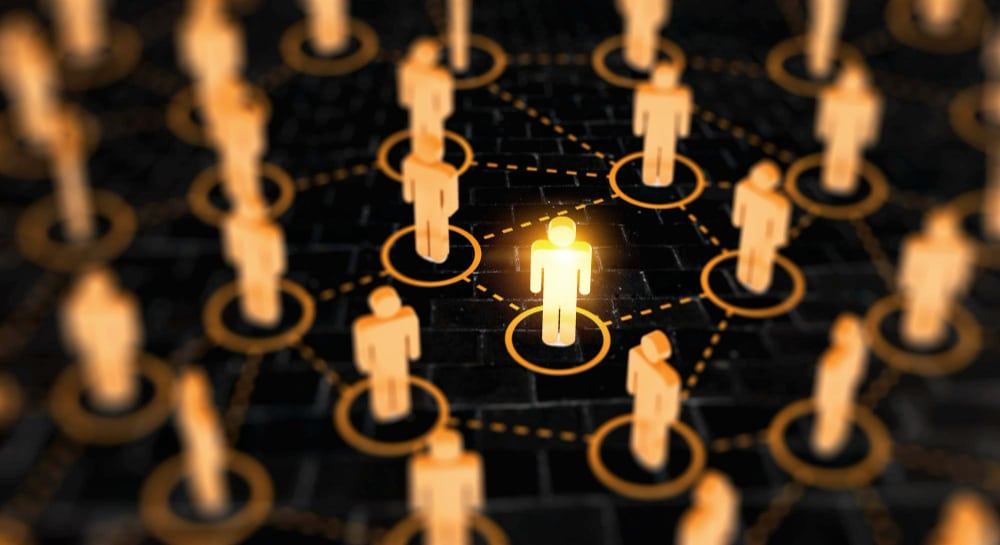 Desenvolvimento de líderes internos e fortalecimento do pipeline de liderança.