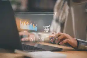 Indicadores para e-commerce exibidos em gráfico digital no notebook.
