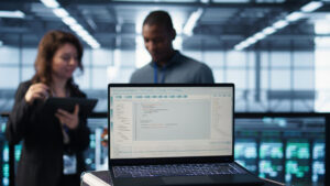 empresa cuidando da segurança de dados corporativos