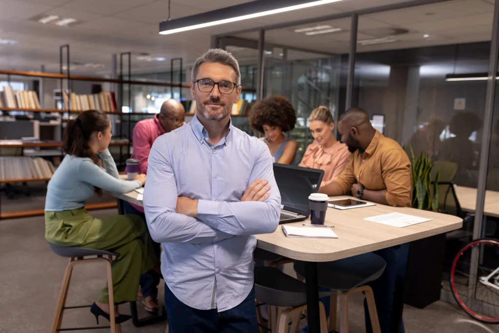 gestores de uma empresa aplicando os 10 Rockefeller Habits do Verne Harnish